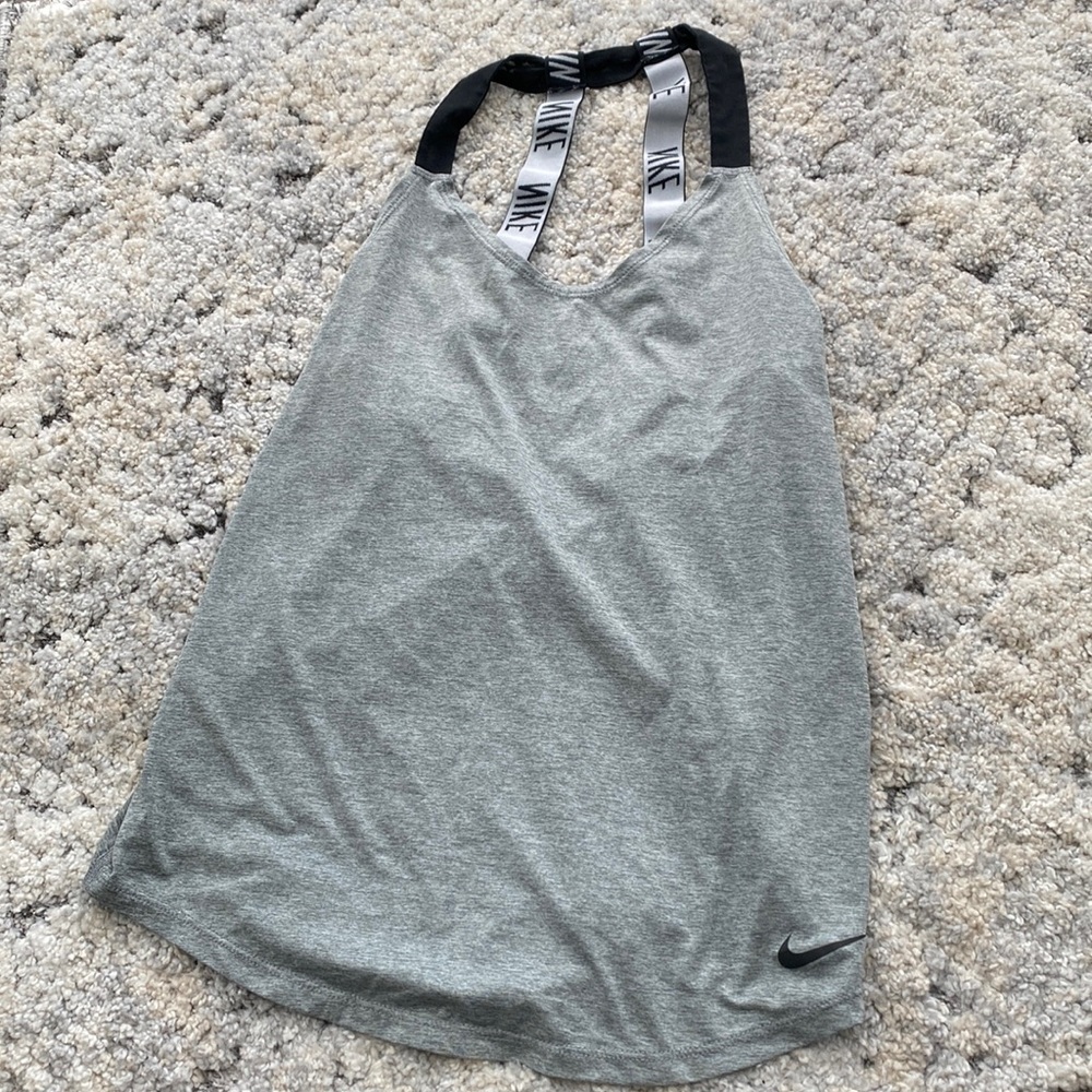 Nike top size S.